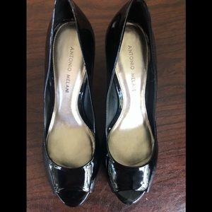 Black patent pump